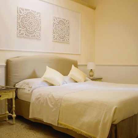 Dimora Le Tre Muse Guesthouse レッチェ エクステリア 写真