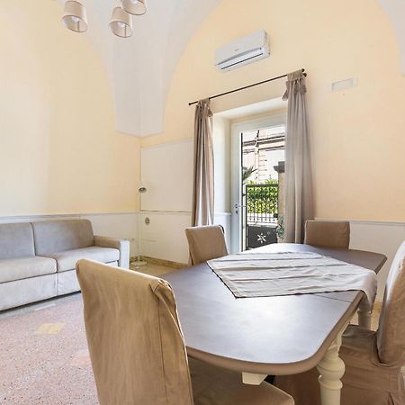 Dimora Le Tre Muse Guesthouse レッチェ エクステリア 写真