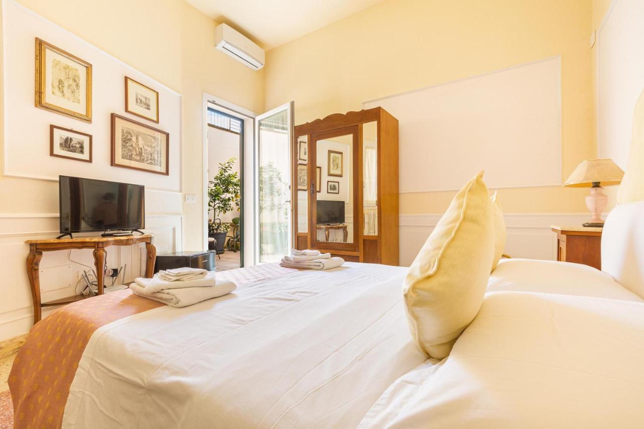 Dimora Le Tre Muse Guesthouse レッチェ エクステリア 写真