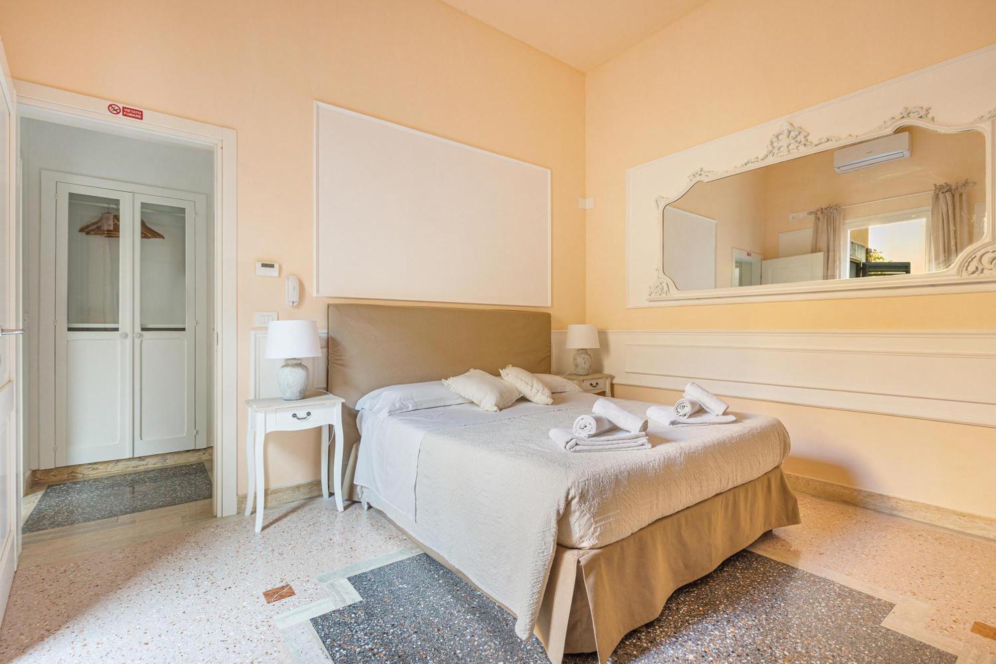 Dimora Le Tre Muse Guesthouse レッチェ エクステリア 写真