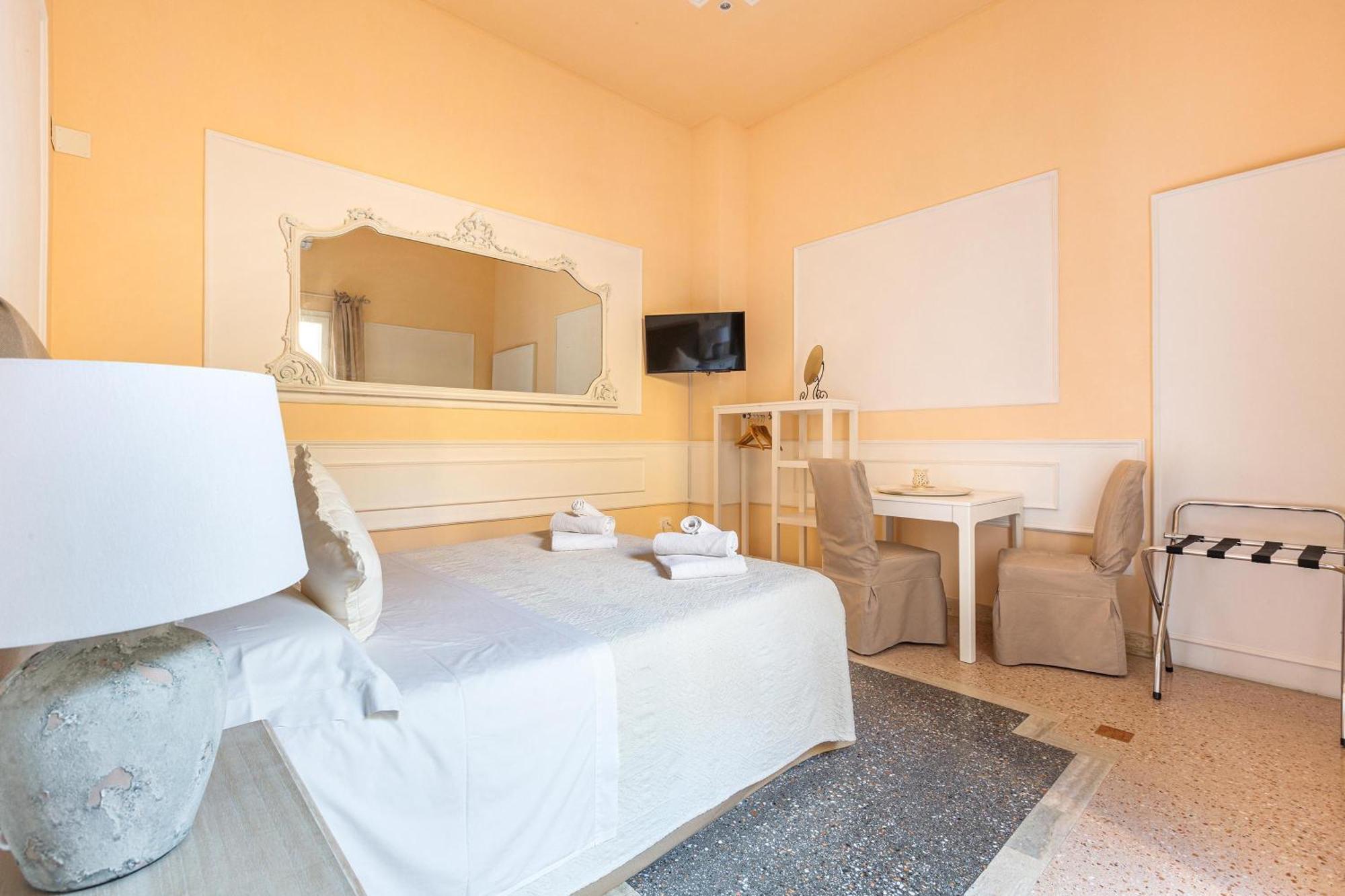 Dimora Le Tre Muse Guesthouse レッチェ エクステリア 写真
