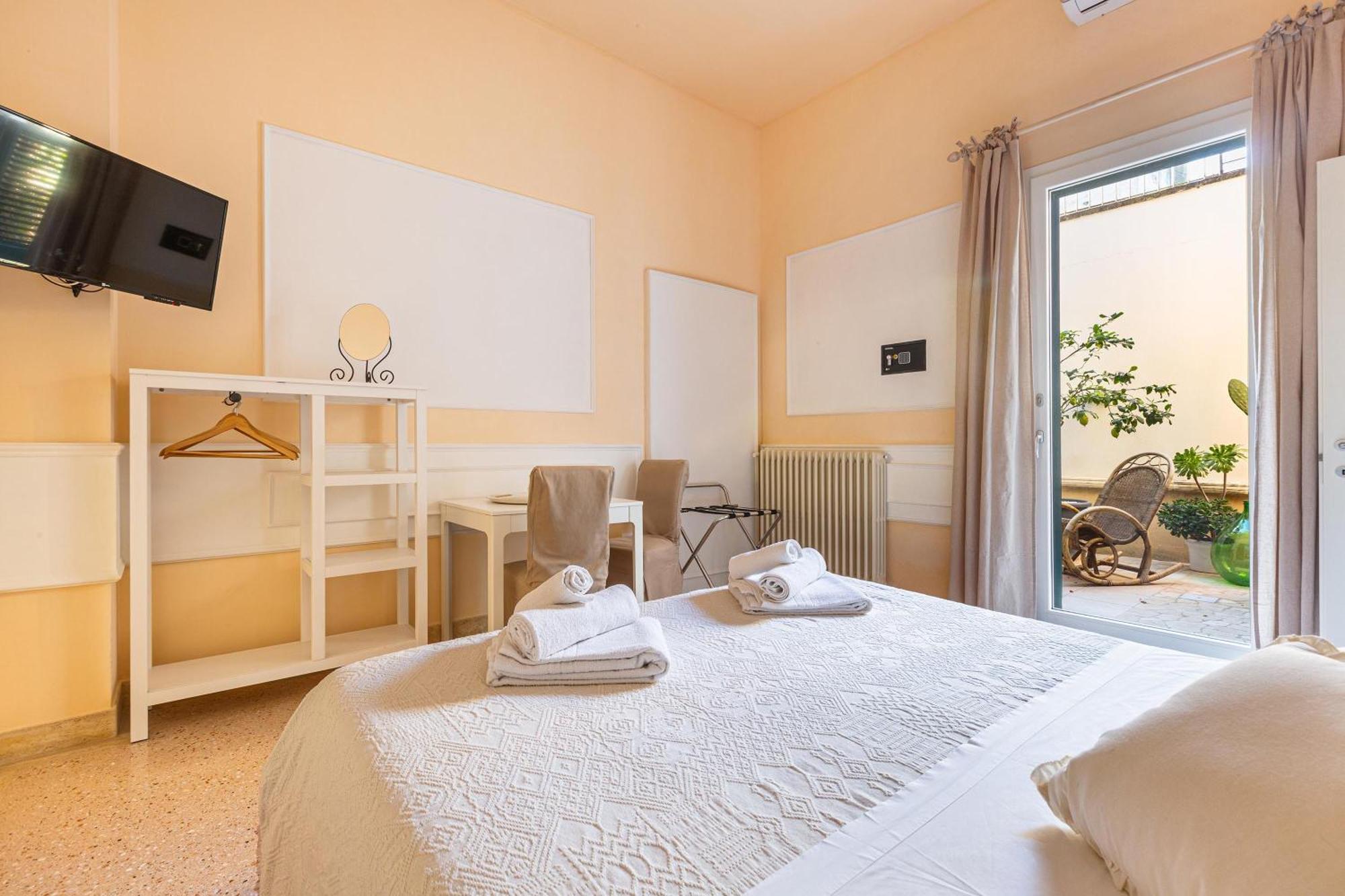 Dimora Le Tre Muse Guesthouse レッチェ エクステリア 写真