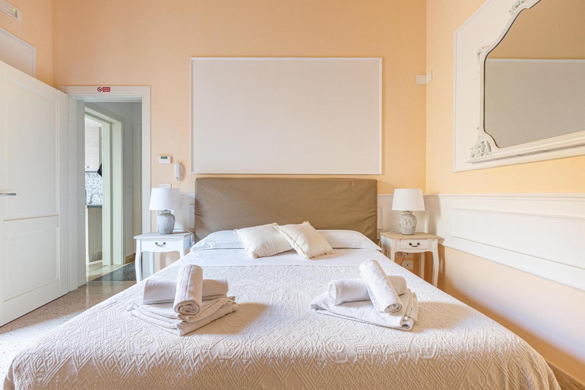 Dimora Le Tre Muse Guesthouse レッチェ エクステリア 写真