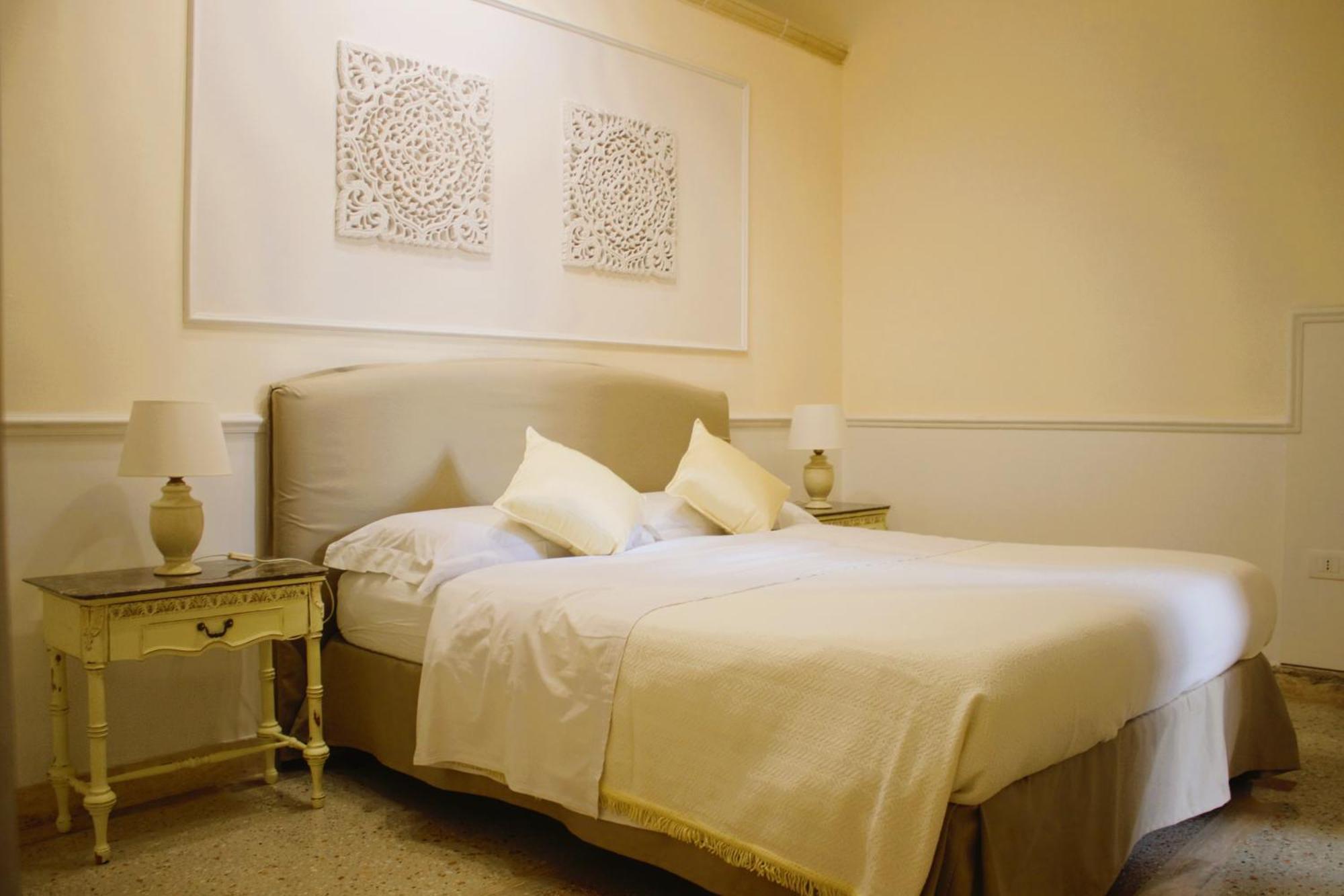 Dimora Le Tre Muse Guesthouse レッチェ エクステリア 写真