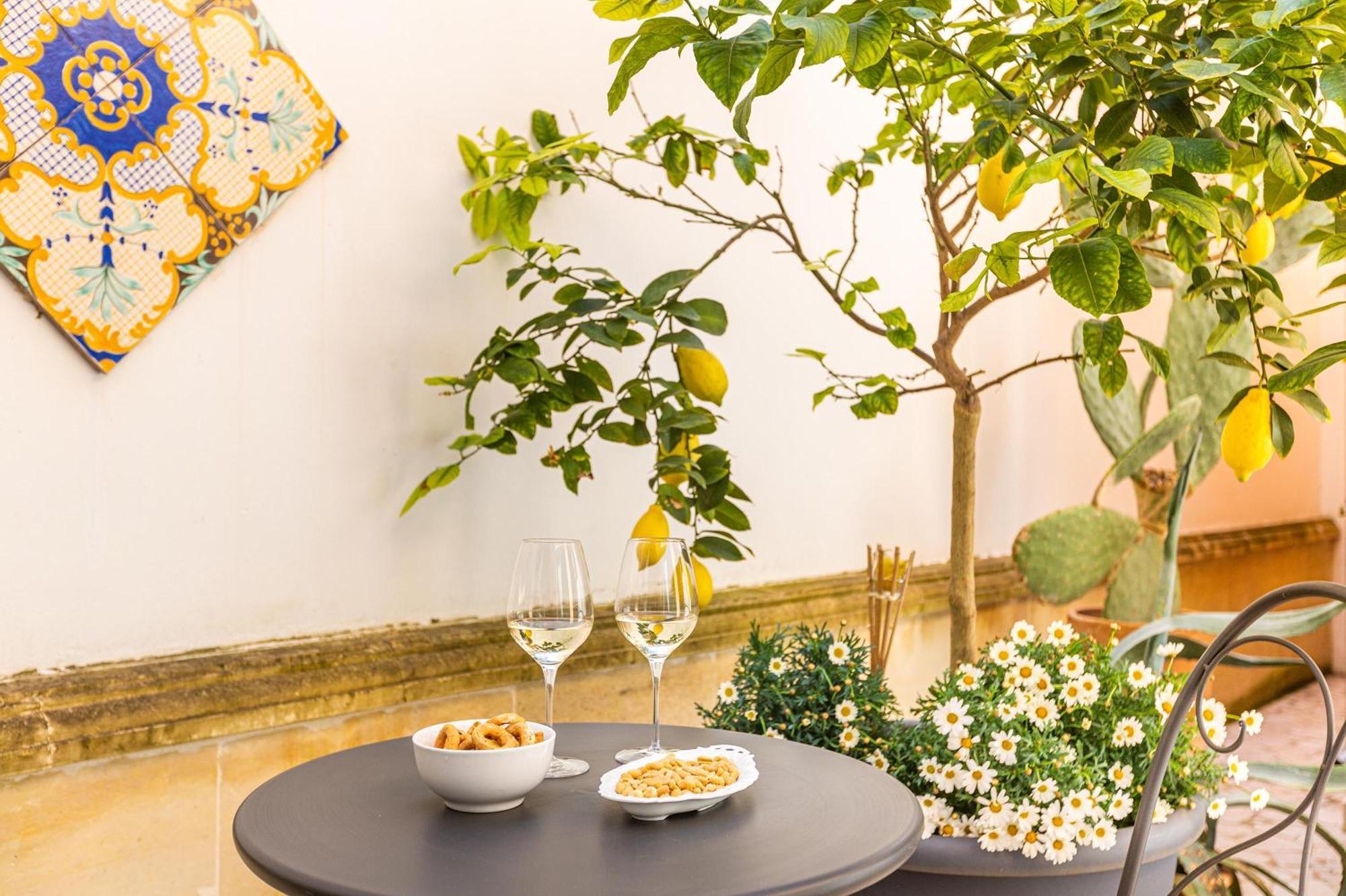 Dimora Le Tre Muse Guesthouse レッチェ エクステリア 写真