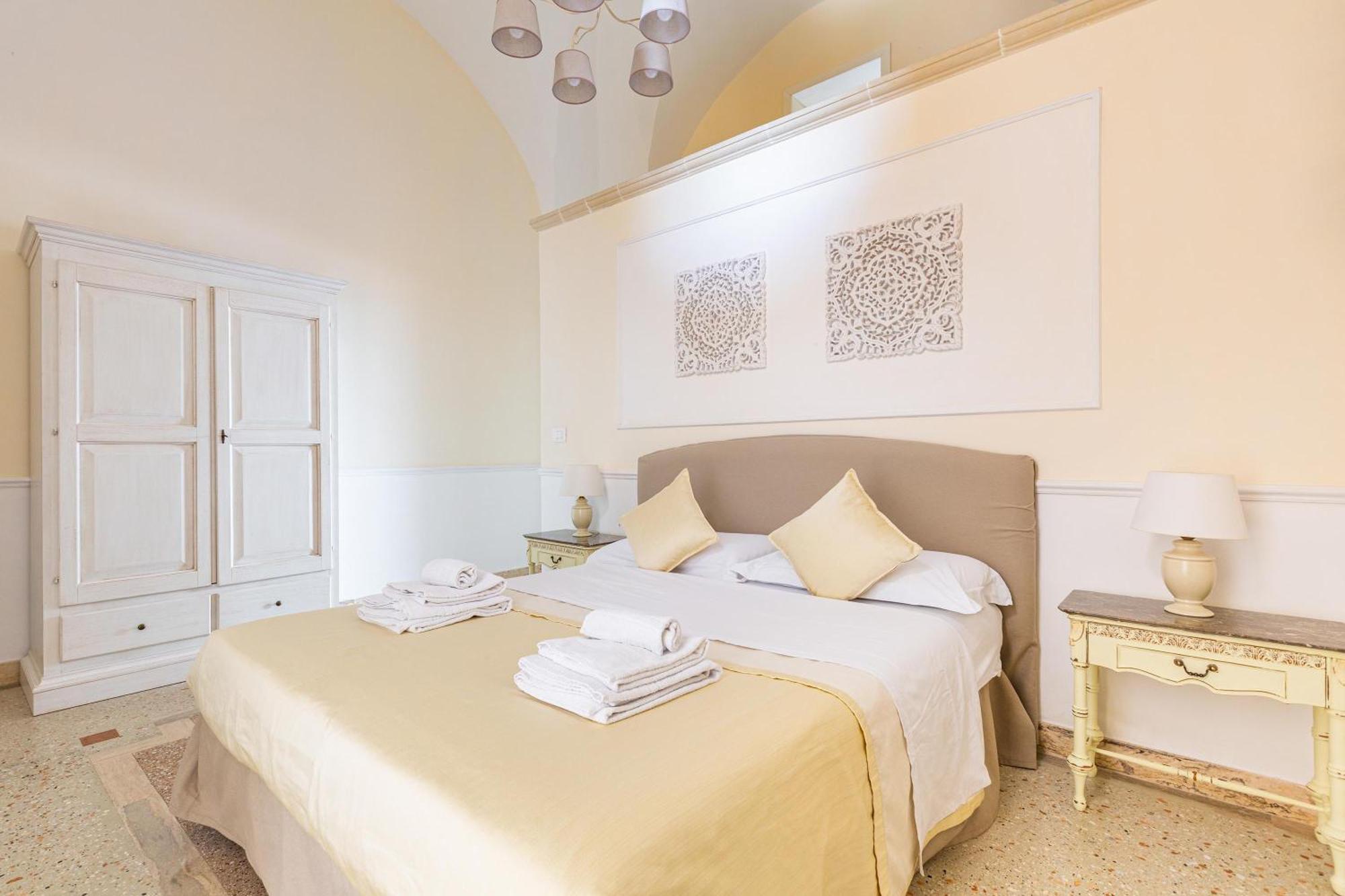 Dimora Le Tre Muse Guesthouse レッチェ エクステリア 写真