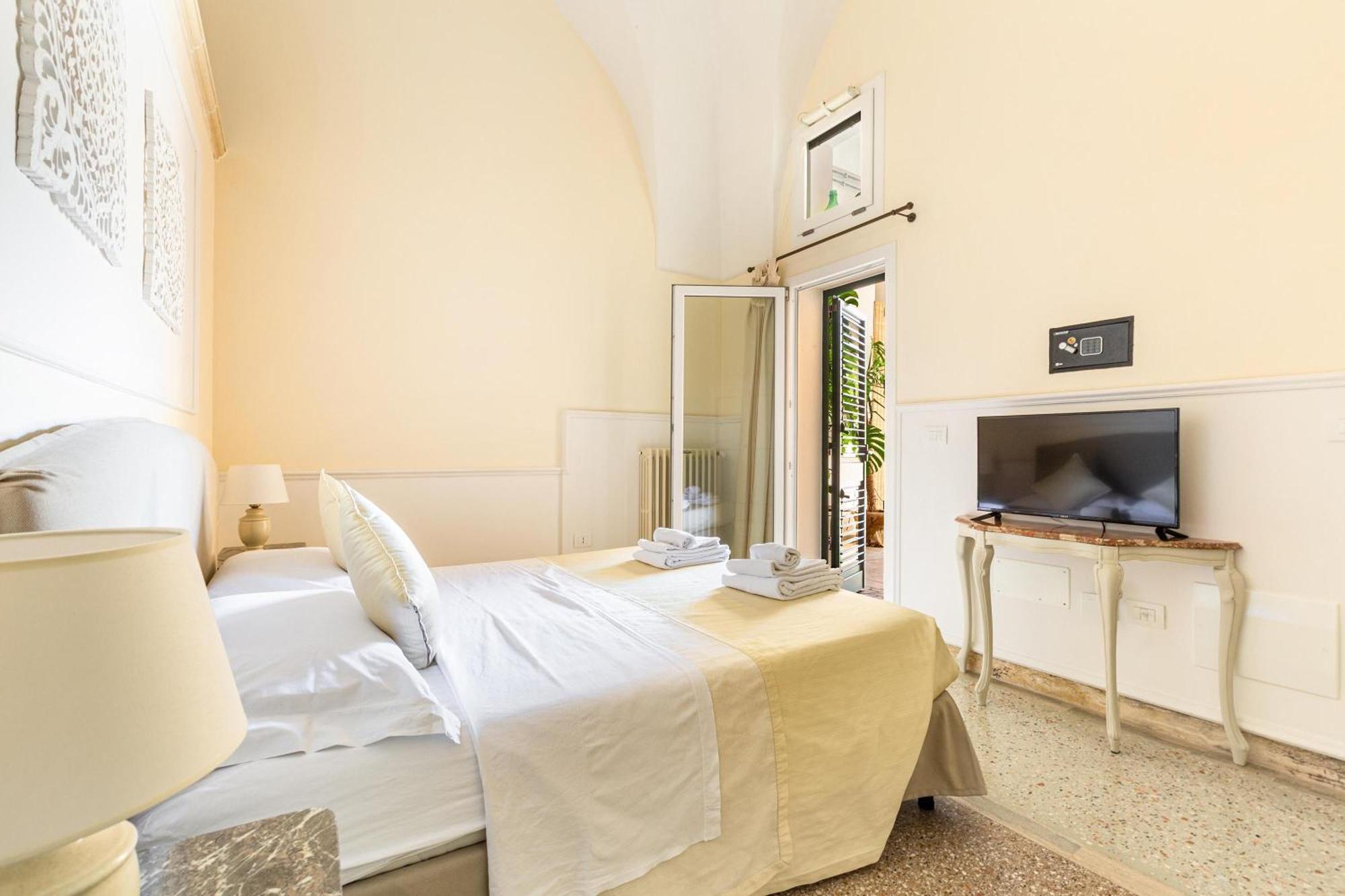 Dimora Le Tre Muse Guesthouse レッチェ エクステリア 写真